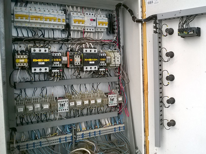 Щит управления двумя холодильными компрессорами с возможностью автоматического перехода на резерв и параллельной работы Контроллеры id974